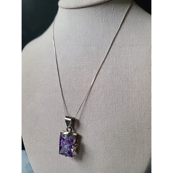 925 Sterling Silver Faceted Purple Glass Rectangular Shaped Pendant Necklace - Picture 3 of 10